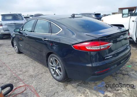2019 Ford Fusion Hybrid Titanium from USA, damaged, VIN 3FA6P0RU7KR194482